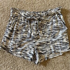 Lou & Grey Women S Black White Marbled Pattern Soft Rayon Shorts Belted & Zip